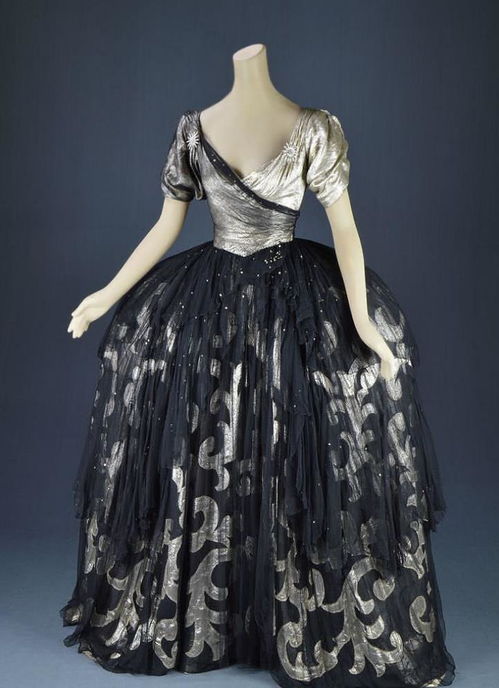 汉密尔顿夫人 费雯丽和影片服装设计都有一种无懈可击的美 裙子 黑色 面料